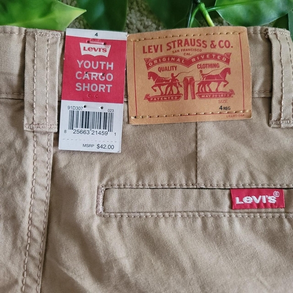 Levi's Youth Cargo Shorts (Size 4) - Picture 4 of 6